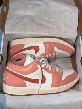 Nike Women's Low-Top Sneakers in Coral, White and Red